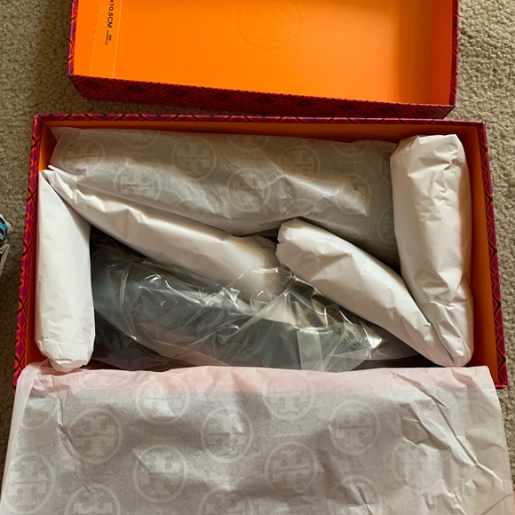 Tory Burch Lila 20 mm Loafer Shoe Black & Animal - Picture 4 of 12